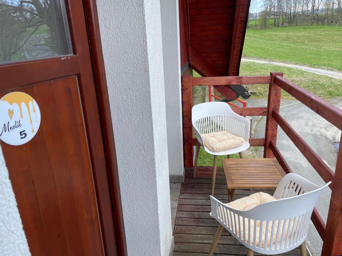 Vceli Chata Mirda Pirda Dolní Moravice Buitenkant foto